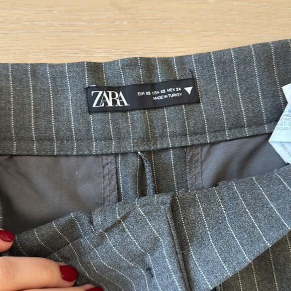 Zara Full Length Pants in grey pinstripe, size XS, tailored - Picture 3 of 4